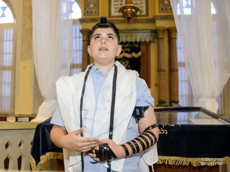 צלם בר מצווה , בוק בר מצווה